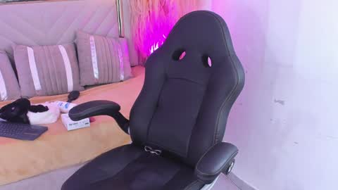 Snapshot of emelie_ch_ chatting on December 12, 2024, 8:47 am Emily online show from December 12, 2024, 8:47 am