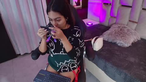 Snapshot of emelie_ch_ chatting on January 4, 2025, 4:01 am Emily online show from January 4, 2025, 4:01 am
