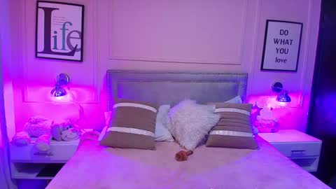 Snapshot of emelie_ch_ chatting on January 12, 2025, 11:28 am Emily online show from January 12, 2025, 11:28 am