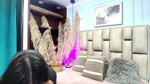 Snapshot of emelie_ch_ chatting on January 19, 2025, 5:37 am Emily online show from January 19, 2025, 5:37 am