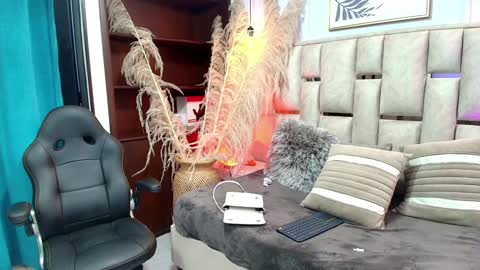 Snapshot of emelie_ch_ chatting on January 20, 2025, 9:53 pm Emily online show from January 20, 2025, 9:53 pm