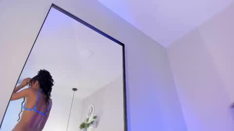 Emely online show from October 18, 2025, 11:33 am