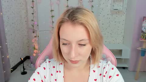 emelia online show from October 19, 2025, 12:06 pm