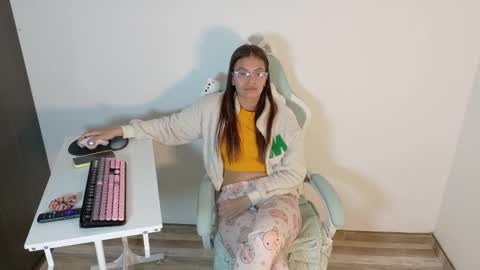 Snapshot of emerald_sparkles chatting on September 29, 2025, 3:00 am sabrina online show from September 29, 2025, 3:00 am