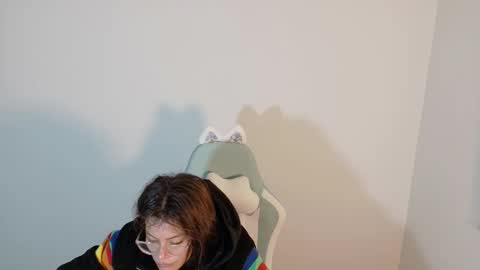 Snapshot of emerald_sparkles chatting on November 3, 2025, 4:25 am sabrina online show from November 3, 2025, 4:25 am