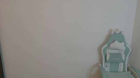 Snapshot of emerald_sparkles chatting on November 24, 2025, 4:01 am sabrina online show from November 24, 2025, 4:01 am