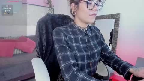 Snapshot of emeralda_co chatting on October 8, 2025, 6:38 pm Esmeralda online show from October 8, 2025, 6:38 pm