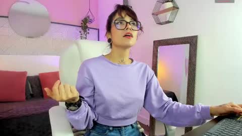 Esmeralda online show from October 28, 2025, 12:19 pm