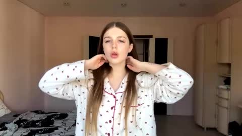 Snapshot of emeraldcotton chatting on October 4, 2025, 7:06 am Gily online show from October 4, 2025, 7:06 am