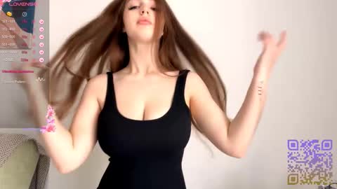 Snapshot of emeraldcotton chatting on October 24, 2025, 6:10 am Gily online show from October 24, 2025, 6:10 am