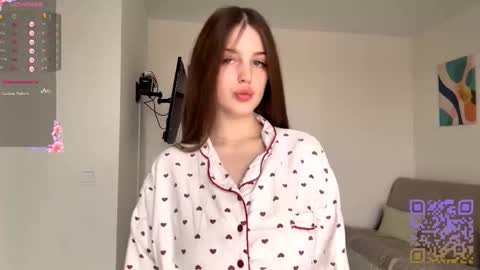 Snapshot of emeraldcotton chatting on October 29, 2025, 8:05 am Gily online show from October 29, 2025, 8:05 am