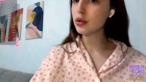 Snapshot of emeraldcotton chatting on November 10, 2025, 3:05 am Gily online show from November 10, 2025, 3:05 am