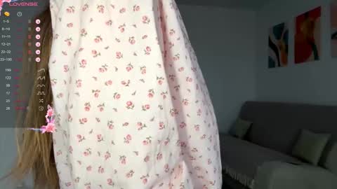 Snapshot of emeraldcotton chatting on December 3, 2025, 4:42 am Gily online show from December 3, 2025, 4:42 am