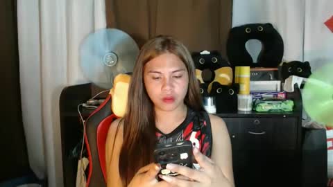 Chelle  dont forget to folloe me and thumps up online show from November 23, 2025, 2:50 pm