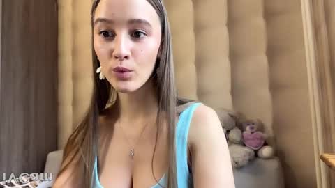 emi__ly online show from November 25, 2025, 8:25 am