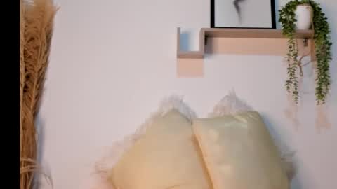 emi_carter online show from November 27, 2025, 8:44 pm