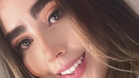 emi_royse online show from September 8, 2025, 5:01 pm