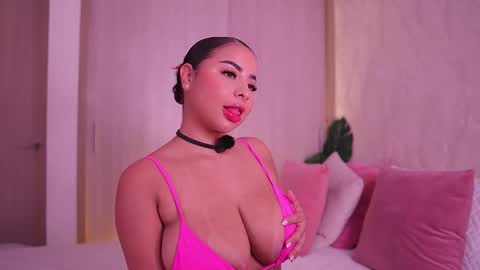 Snapshot of emiily_bell chatting on November 8, 2025, 4:51 pm online show from November 8, 2025, 4:51 pm