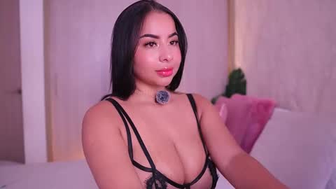 Snapshot of emiily_bell chatting on November 13, 2025, 3:33 pm online show from November 13, 2025, 3:33 pm