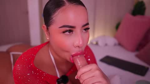 Snapshot of emiily_bell chatting on November 15, 2025, 4:25 pm online show from November 15, 2025, 4:25 pm