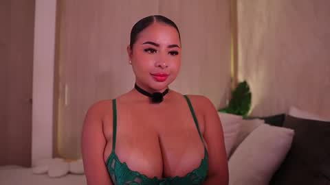 Snapshot of emiily_bell chatting on November 23, 2025, 10:20 pm online show from November 23, 2025, 10:20 pm