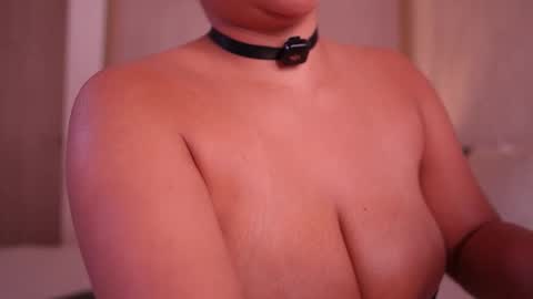 Snapshot of emiily_bell chatting on November 27, 2025, 8:11 pm online show from November 27, 2025, 8:11 pm