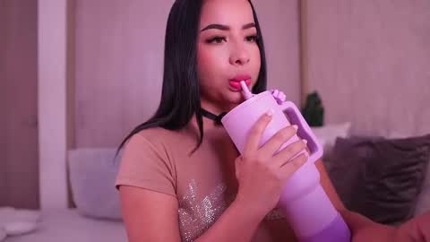 Snapshot of emiily_bell chatting on November 30, 2025, 6:45 pm online show from November 30, 2025, 6:45 pm