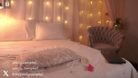 Snapshot of emiilycampbell chatting on December 22, 2024, 3:00 am Emily Campbell online show from December 22, 2024, 3:00 am