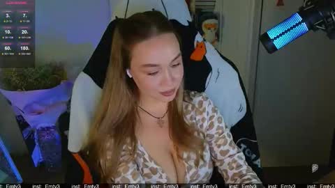 Snapshot of emili1_bc chatting on December 15, 2025, 2:32 pm Emili online show from December 15, 2025, 2:32 pm