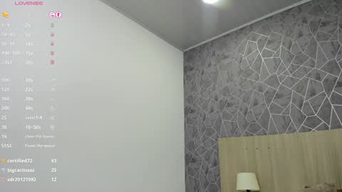 Snapshot of emili_lenus chatting on December 19, 2024, 2:35 pm Emili Lenus online show from December 19, 2024, 2:35 pm