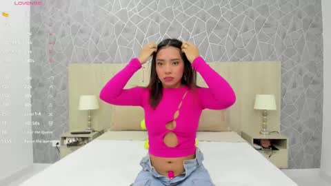 Snapshot of emili_lenus chatting on February 23, 2025, 11:22 am Emili Lenus online show from February 23, 2025, 11:22 am