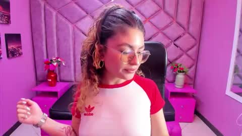 Snapshot of emili_rouse_ chatting on October 4, 2025, 9:13 pm Emy online show from October 4, 2025, 9:13 pm