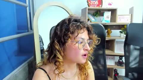 Snapshot of emili_rouse_ chatting on November 5, 2025, 2:11 am Emy online show from November 5, 2025, 2:11 am