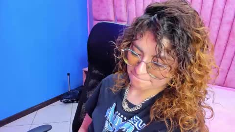 Snapshot of emili_rouse_ chatting on November 9, 2025, 5:33 pm Emy online show from November 9, 2025, 5:33 pm