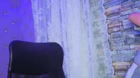 Snapshot of emili_rouse_ chatting on November 25, 2025, 3:06 am Emy online show from November 25, 2025, 3:06 am