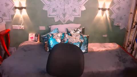 Emili roux online show from February 9, 2025, 11:25 am