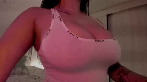 Snapshot of emilia_ghendle chatting on November 18, 2025, 11:47 am Emilia Big Boobs online show from November 18, 2025, 11:47 am