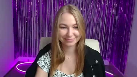 Emilia online show from September 23, 2025, 5:32 am