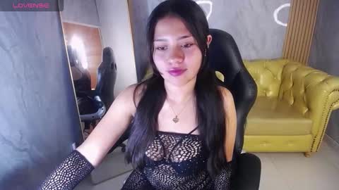 Snapshot of emilia_love_a chatting on October 21, 2025, 3:29 am Emilia online show from October 21, 2025, 3:29 am