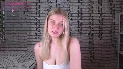 Snapshot of emiliaduchess chatting on September 24, 2025, 10:51 am Amili online show from September 24, 2025, 10:51 am