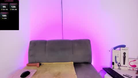 Snapshot of emiliana_bloomm chatting on November 27, 2025, 11:01 am emiliana_bloomm online show from November 27, 2025, 11:01 am