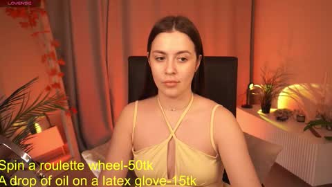 Snapshot of emiliyaroude chatting on November 28, 2025, 1:25 pm Emiliya online show from November 28, 2025, 1:25 pm