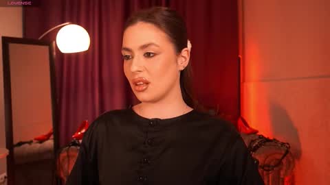 Snapshot of emiliyaroude chatting on December 2, 2025, 1:05 pm Emiliya online show from December 2, 2025, 1:05 pm