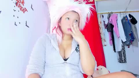 Snapshot of emilly_coper18 chatting on November 4, 2025, 1:54 pm emily online show from November 4, 2025, 1:54 pm