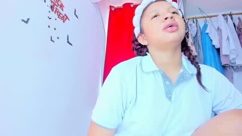 Snapshot of emilly_coper18 chatting on November 23, 2025, 1:33 pm emily online show from November 23, 2025, 1:33 pm