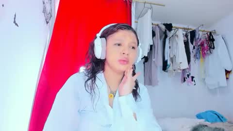 Snapshot of emilly_coper18 chatting on December 14, 2025, 2:00 pm emily online show from December 14, 2025, 2:00 pm