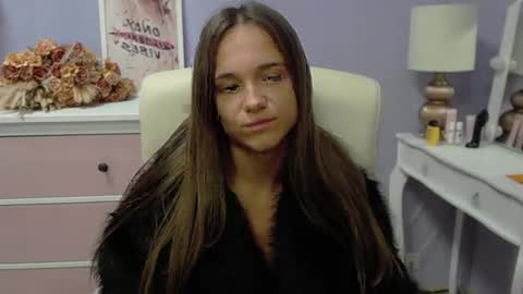 Emilly online show from November 6, 2025, 7:42 am