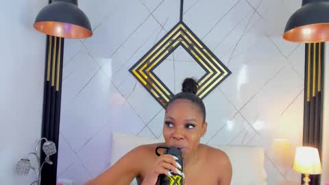 Emilly online show from November 19, 2025, 12:05 pm