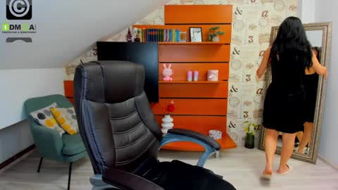 EmillyTaylor online show from December 19, 2024, 7:51 am