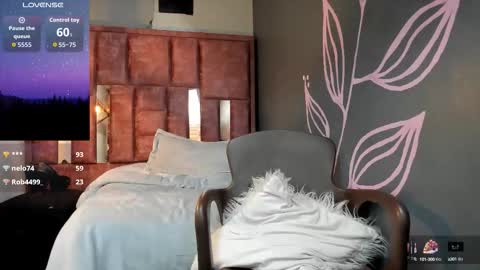 EMILY FOX online show from September 28, 2025, 7:58 am